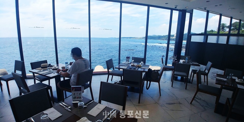 원 스톱 관광지속에 즐기는 코스중, 아름다운 바다를 보면서 엘마리노디너뷔폐 식사
